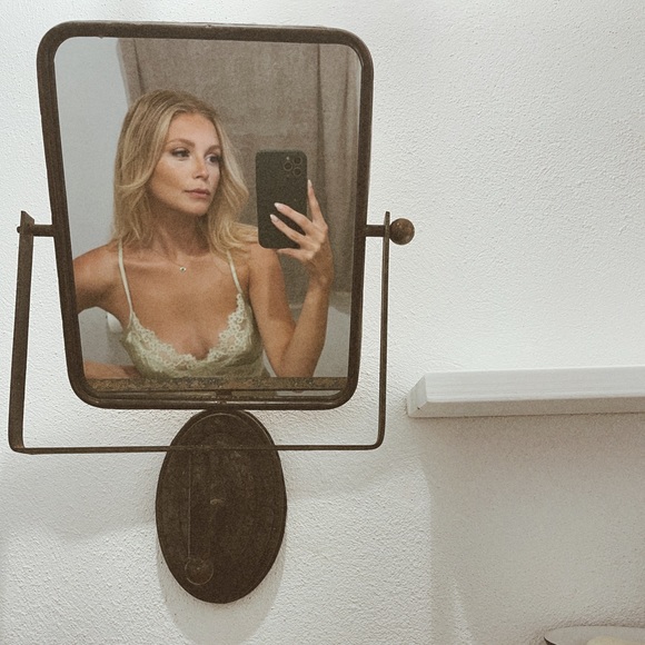 Meet your Posher, Stephanie - Picture 2 of 8